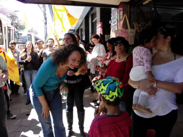 No final da manhã a candidata participou de um ato político na Esquina Democrática.