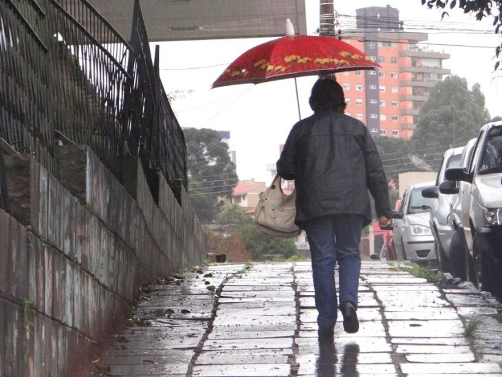 Depois da quinta-feira chuvosa, nebulosidade deve diminuir, mas ainda há possiblidade de chuva