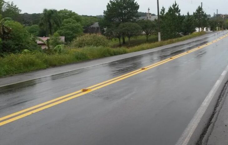 Pintura da sinalização horizontal foi realizada entre os quilômetros 91 e 102 da ERS-324, em Passo Fundo