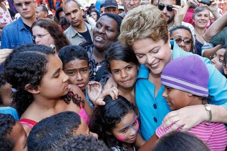 No sábado (11), Dilma participou de caminhada e ato com lideranças mineiras, em Contagem (MG), e reuniu centenas de pessoas em apoio à sua reeleição.