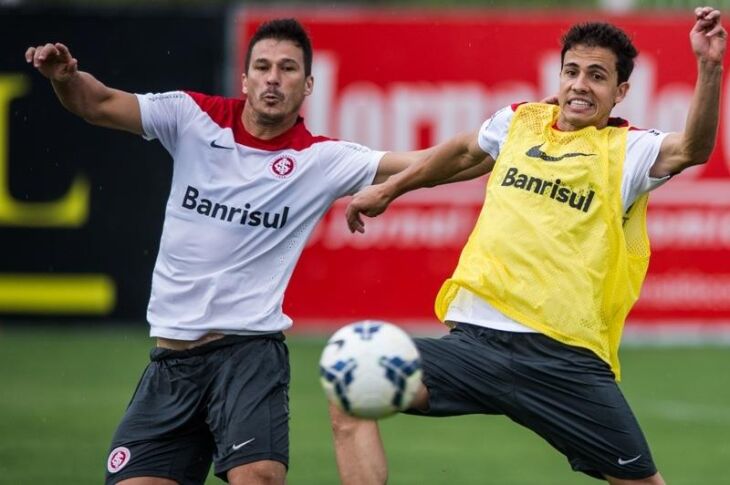 Nilmar deve começar no banco