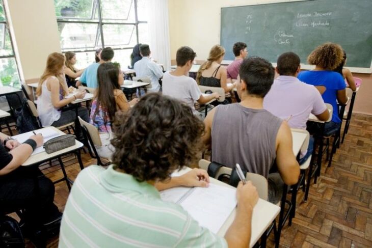 As redes estadual, municipais e privada têm autonomia para definir o dia de início das aulas, dentro da margem estabelecida, entre os dias 18 e 26 de fevereir