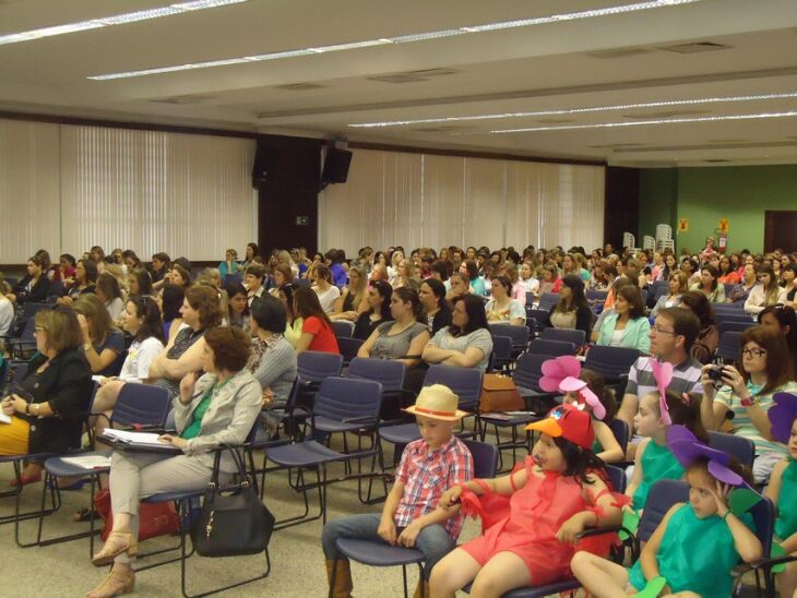 A atividade reuniu professores de escolas públicas e privadas da Educação Infantil de Passo Fundo e de outros 16 municípios da AMPLA