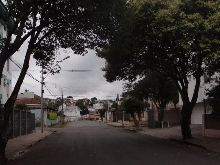 Nebulosidade começa a se formar durante o sábado (29) e chuva chega no domingo (30)