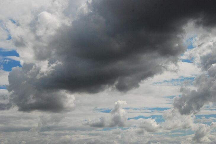 Terça-feira será de tempo chuvoso, mas na quarta-feira a previsão é de que o sol volte a aparecer entre nuvens