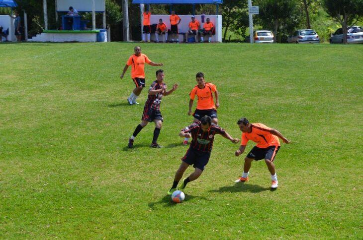 Juvenil: jogos na sede campestre