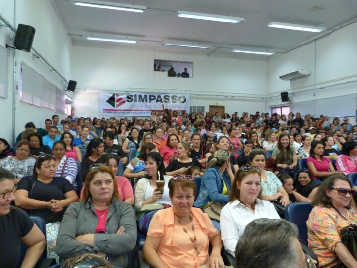 Servidores permanecem mobilizados hoje.