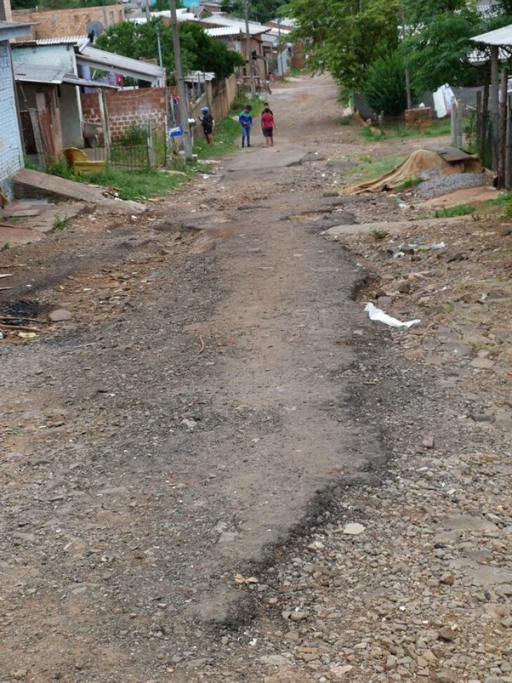 Rua Antonio Fernandes Machado, no bairro José Alexandre Zachia, está precária