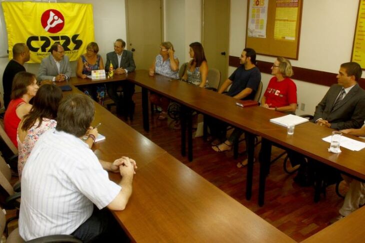 Governador prometeu encaminhar proposta ao Cpers, depois de analisar a situação do Estado