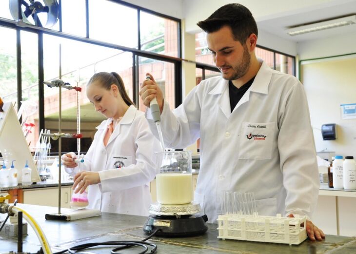 Desafio dos pesquisadores foi o de combinar métodos já utilizados na redução da lactose em produtos derivados do leite a fim de se alcançar os índices legais para o leite condensado ser considerado deslactosado