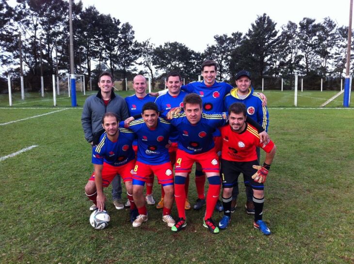 Colômbia enfrenta o campeão do ano passado