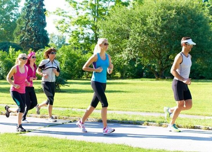 Praticar exercícios ao ar livre pode ser feito em qualquer idade