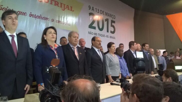 Diversas autoridades participam da solenidade de abertura