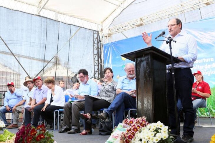 Depois da colheita, foi inaugurada a Unidade de Secagem e Armazenagem da Cooperativa Regional dos Assentados de Porto Alegre, também em Eldorado