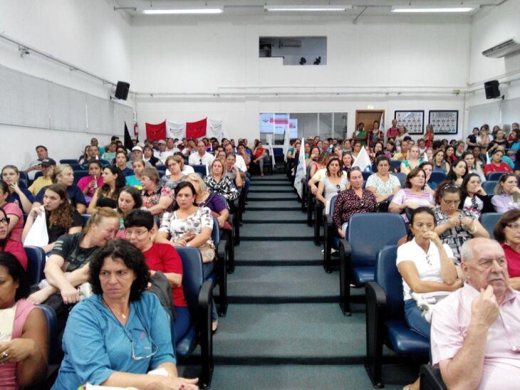 Servidores foram acompanharam novamente sessão da Câmara