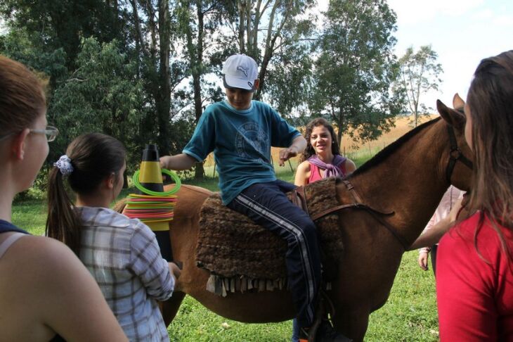 Equoterapia é uma das atividades