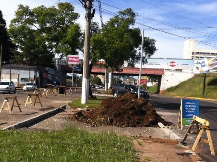 Prefeitura de Passo Fundo está realizando obras para melhorar o trânsito da Avenida Brasil, bairro Petrópolis, entre as Ruas Sete de Setembro e a Rua Almirante Barroso.