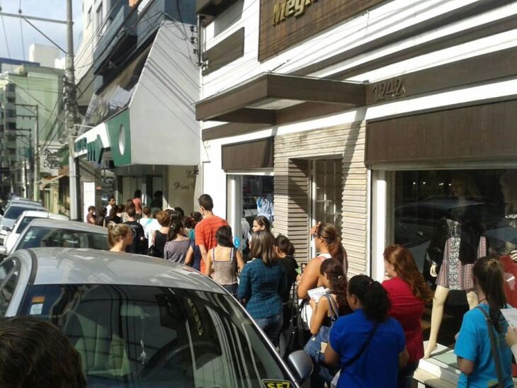 Por volta das 15h de ontem havia fila em frente a Coleurb