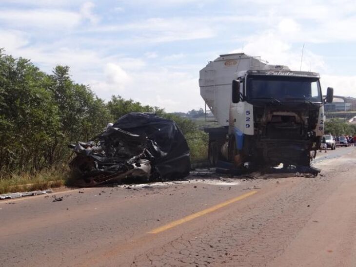 Acidente ocorreu por volta do 12h20 de terça-feira