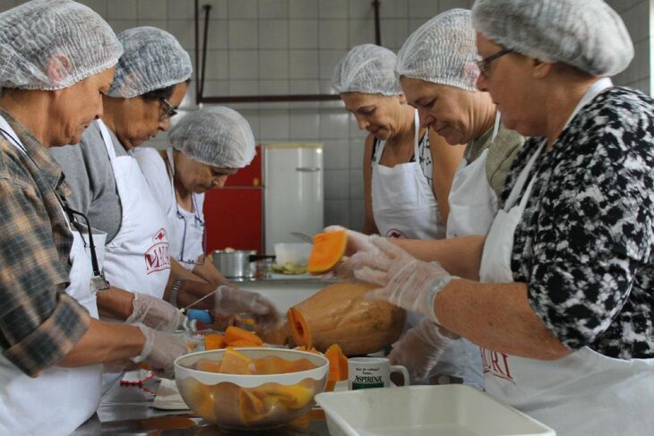 Preparação de alimentos saudáveis é uma das propostas