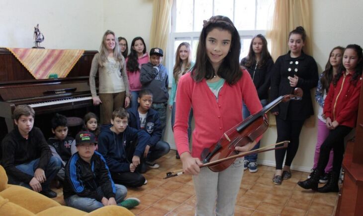 Cerca de 30 alunos integram a Orquestra Jovem Feliz