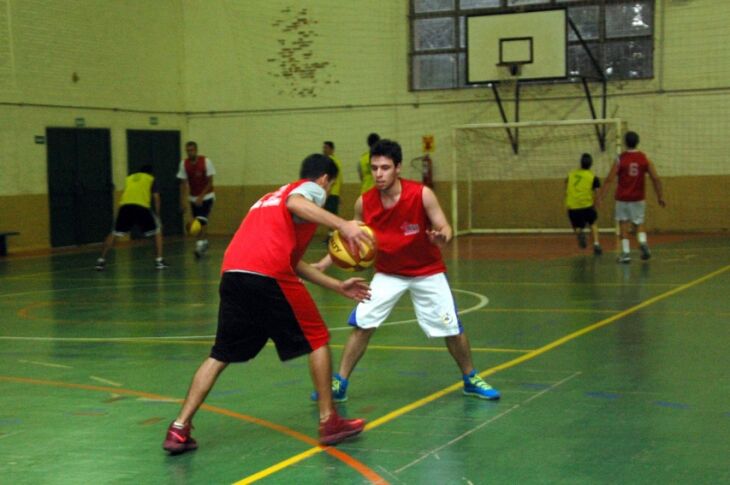 Treinamentos no ginásio da Feff/UPF