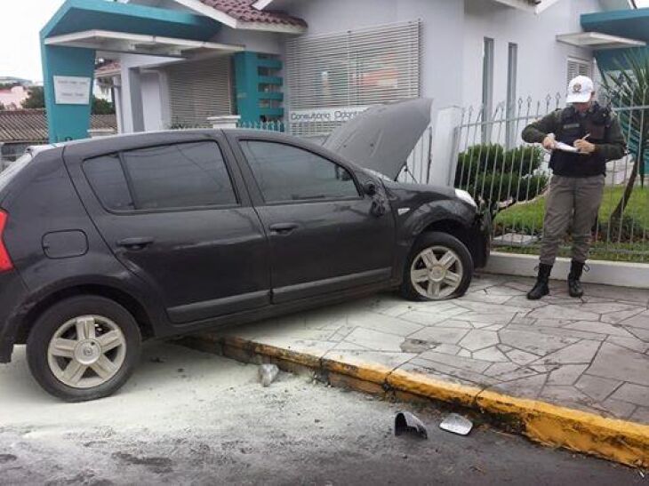 Condutor invadiu a pista contraria e provocou a colisão