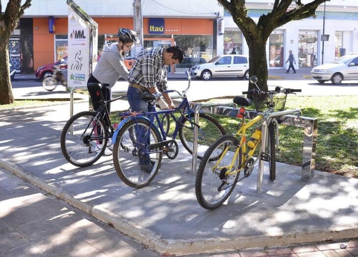 O primeiro equipamento está instalado na Praça Leonísio Scussel, ao lado da ciclovia Bernardo Mártio localizada na Avenida Brasil