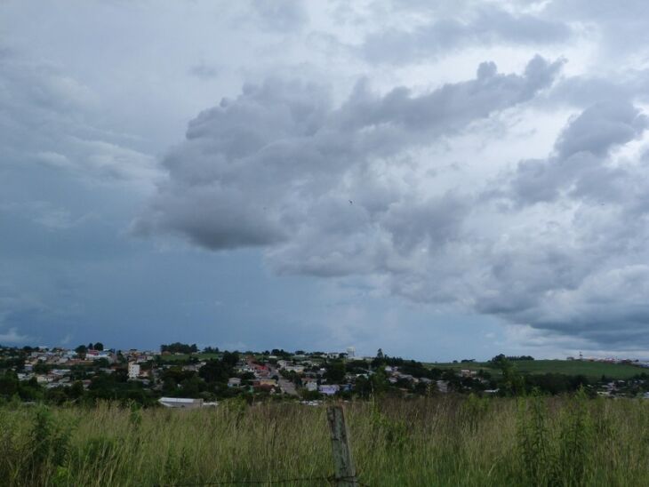 Nebulosidade deve diminuir ao longo do dia