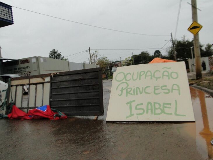 Ocupantes pedem auxílio da prefeitura