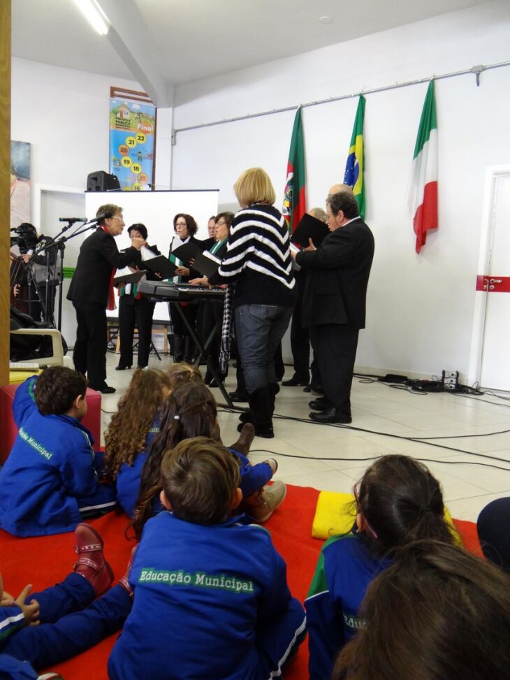 Coral Ricord D'Itália se apresentou para os estudantes