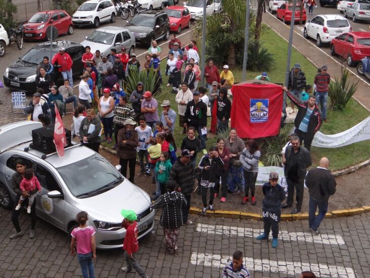 Ocupantes pedem auxílio da prefeitura