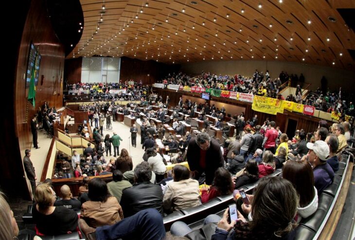 Plenário teve galerias lotadas durante a maior parte das votações desta terça-feira