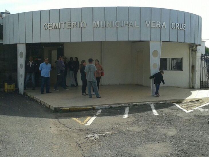 O sepultamento aconteceu no domingo (19), no Cemitério Municipal Vera Cruz