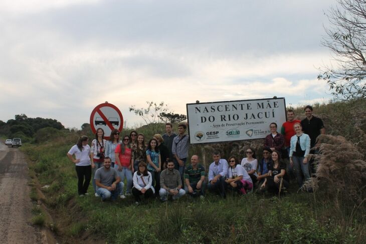 Grupo visitou a nascente, na divida de Passo Fundo com Mato Castelhano