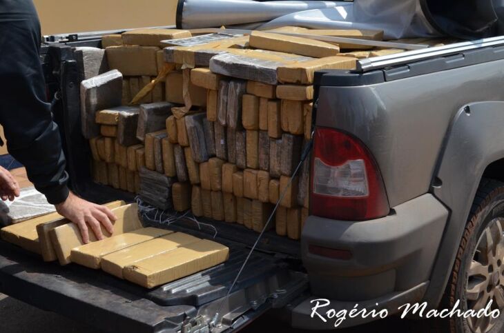 Homem conduzia uma caminhonete roubada e com placas clonadas