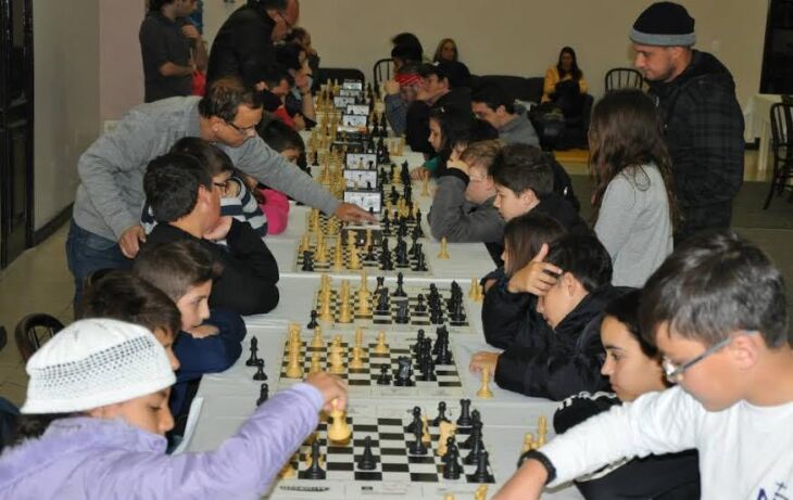 Dezenas de crianças e jovens participaram do Campeonato, realizado no sábado (12)