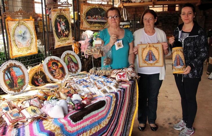 Série de produtos de artesanato está sendo confeccionada para a Romaria