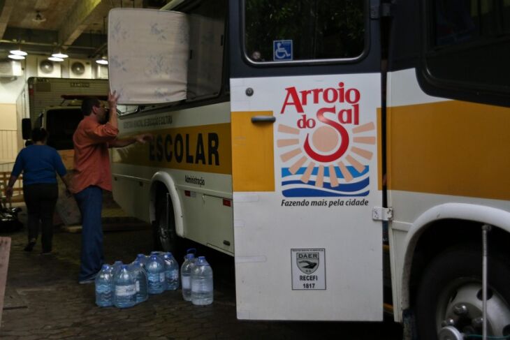 Desde sexta-feira, a Defesa Civil entrega donativos nos municípios mais atingidos por chuvas de granizo