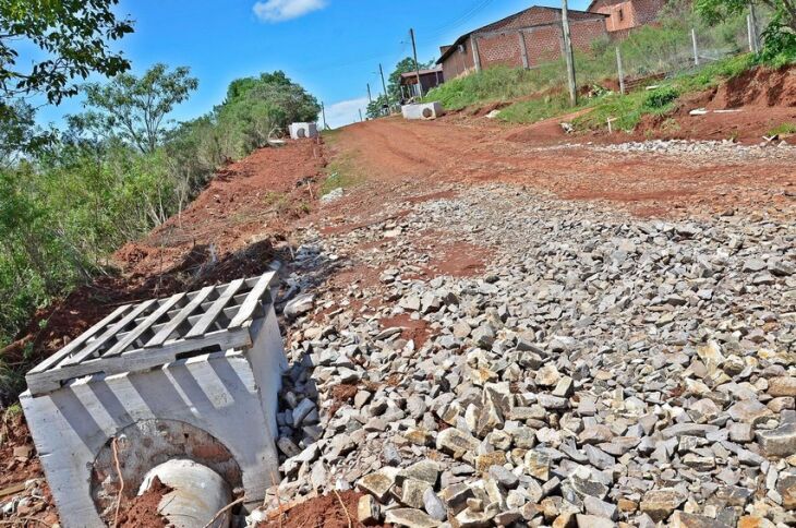 Obras de pavimentação deverão ser concluídas no primeiro semestre de 2016 Crédito: 