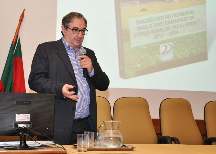 Lançamento do livro aconteceu nesta semana na UPF