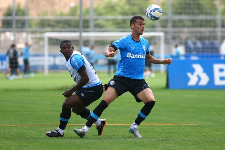 Rafael Thyere entra na zaga