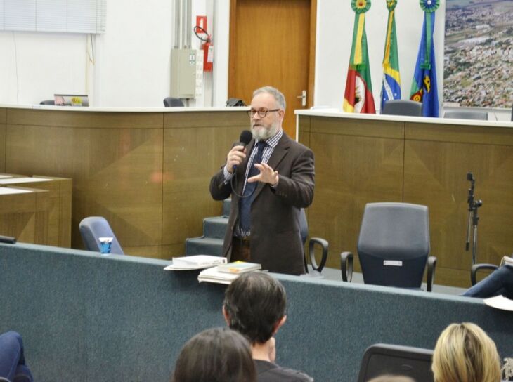 Juiz da Vara da Família, Luís Christiano Enger Aires, participou do encontro