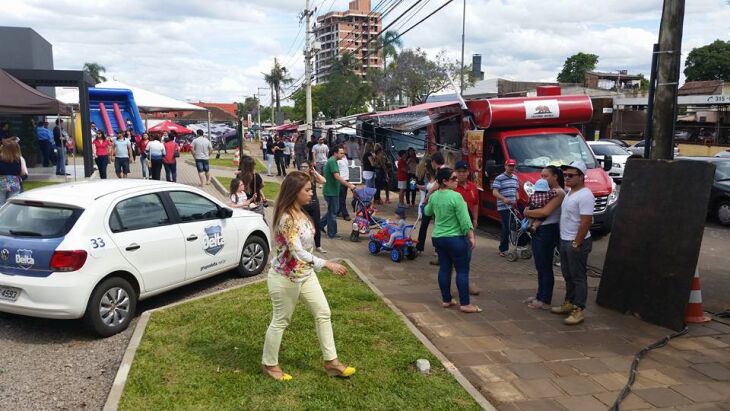 Passo-Fundenses aproveitaram o bom tempo para experimentar os lanches dos Food Trucks