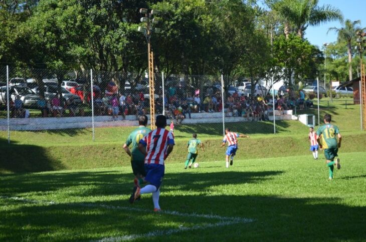 Jogos na sede campestre do Juvenil