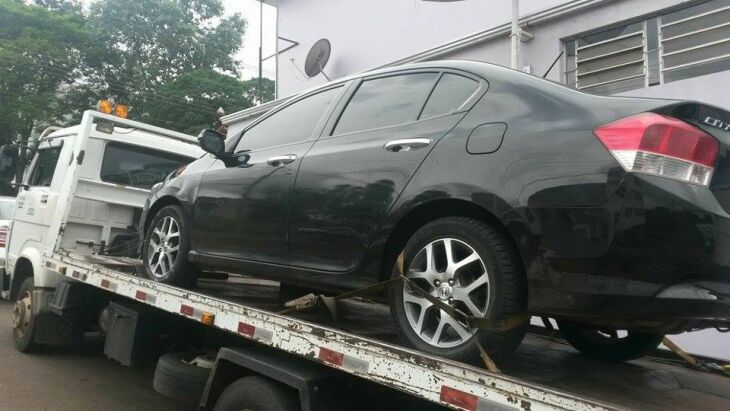 Carro foi recuperado na tarde de quinta-feira (26)