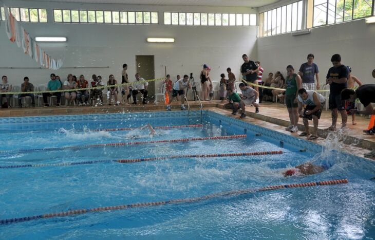 Natação na piscina térmica da FEFF