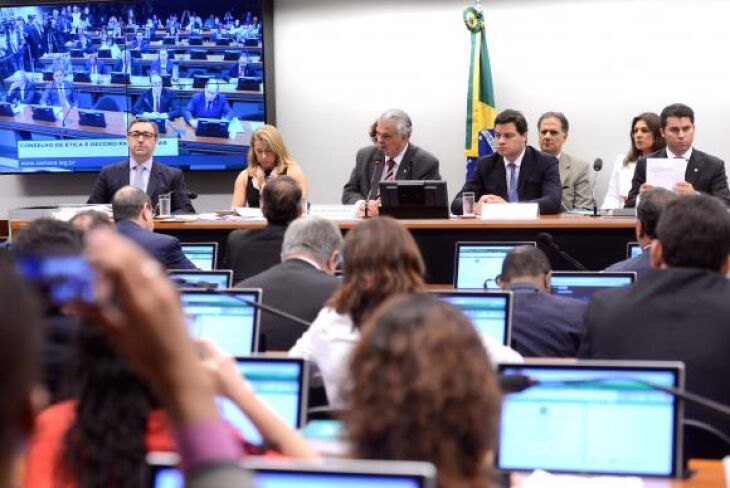 Conselho de ??tica vota a favor da admissibilidade do relatório preliminar do deputado Marcos Rogério