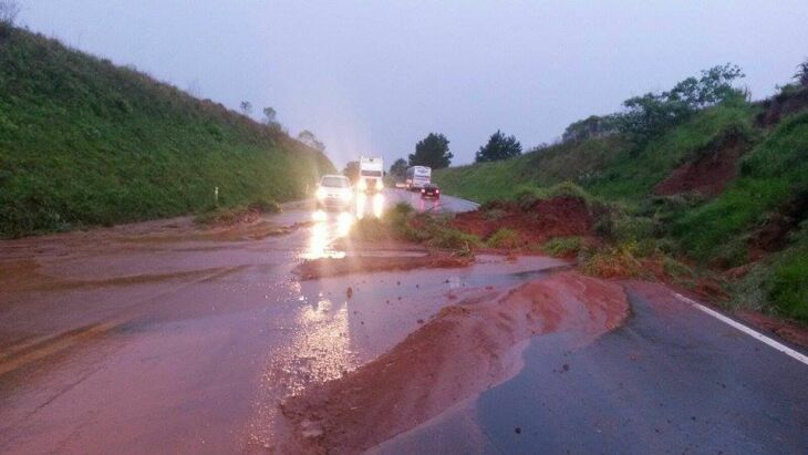 Deslizamentos de terra na BR-285 não causou acidentes