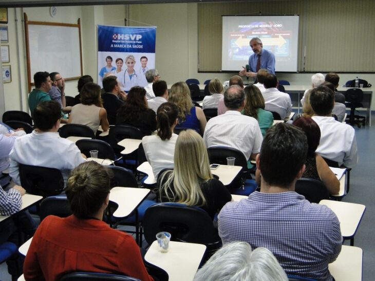 Oncologista Carlos Henrique Escosteguy Barrios apresentou dados e atualizações para os profissionais do HSVP